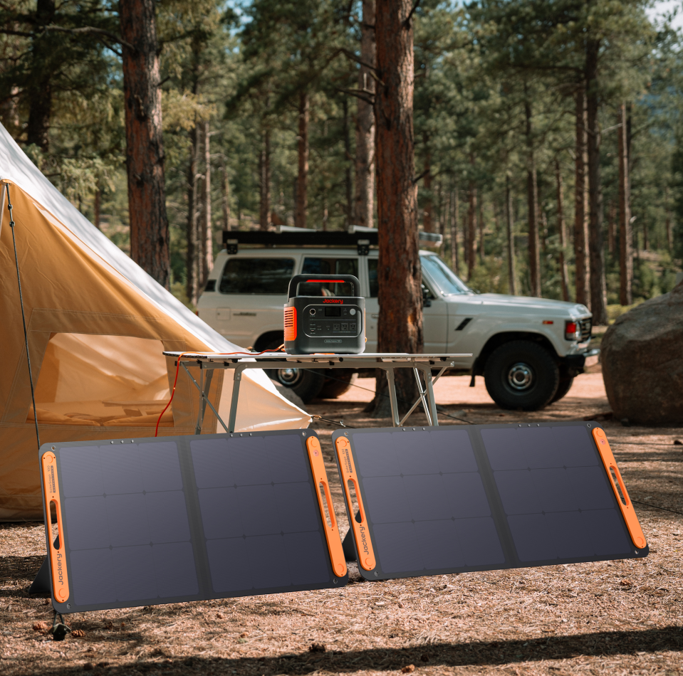 Jackery 1000W Portable Solar Generator with 1070Wh Capacity & Fast Charging